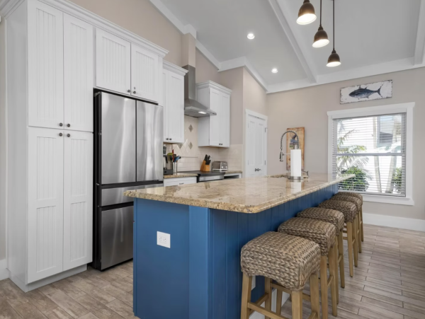 Four Bedroom Vacation Home in Holmes Beach Close to Beach